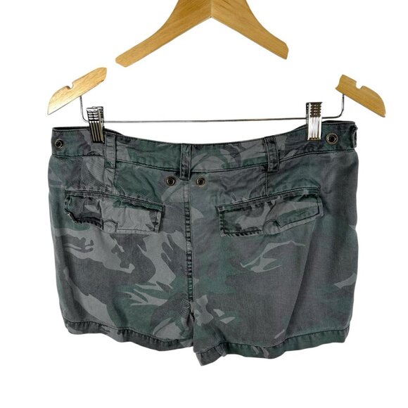 PAM & GELA / Camo Print Army Green Soft Summer Tencel Pocket Utility Shorts Sz 6 - Picture 2 of 7